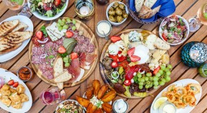 Best food to serve for a summer housewarming party