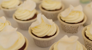 Chocolate Cupcakes with Vanilla Frosting